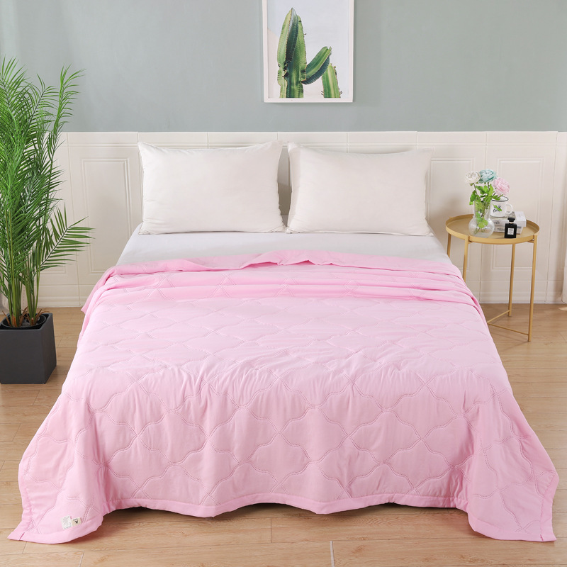 Picture of Summer Company Event Sales Summer Quilt with Gift Box Air Conditioning Quilt Opening Promotion Gift Summer Cool Quilt Core Thin Quilt