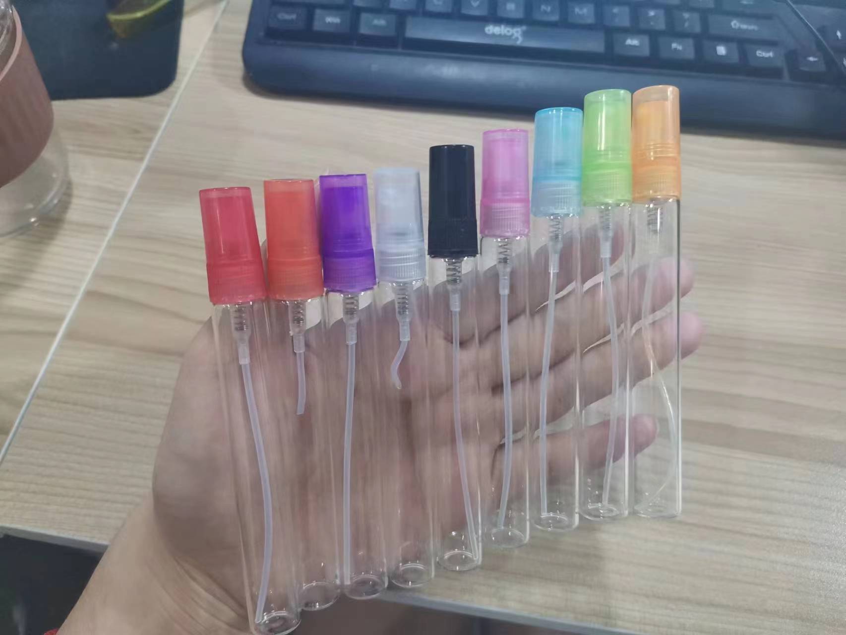 Picture of 2.3.5.10ml small sample glass perfume bottle transparent plastic nozzle multi-color pull tube frosting trial spray bottle