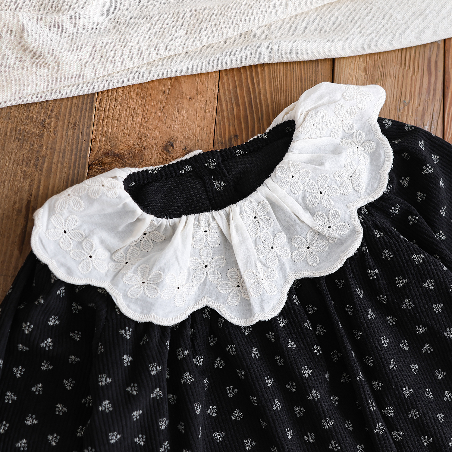 Picture of New Girls' Long-sleeved Korean Style dress Autumn New Retro Style Floral Dress Children's Lace Lapel Princess Dress