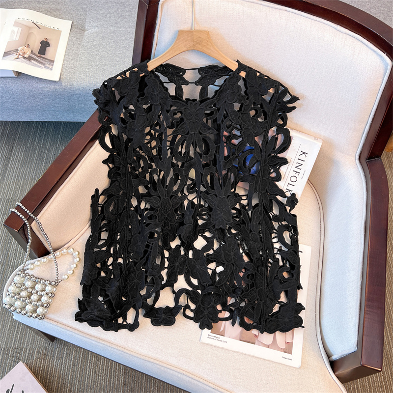 Black hooked cut-out sleeveless vest vest women's fashionable foreign style summer slim fit one-size thin layered cover-up top
