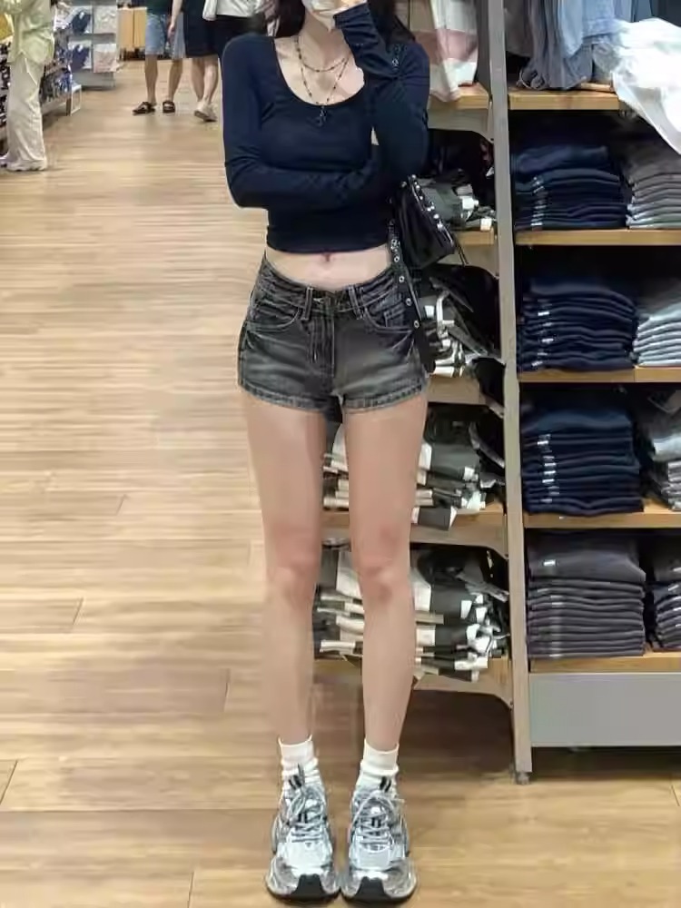 Picture of American Style Hot Girl High Waist Shorts 2025 Summer New Style Design Sense Sexy Hip Slimming Denim Super Shorts Women