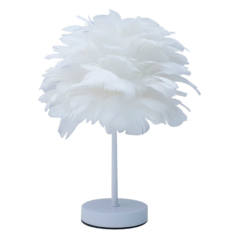 Nordic Decorative Feather Table Lamp Bedroom Bedside Lamp High-Level Homestay Creative Ins Girl's Heart Feather Lamp Light Luxury