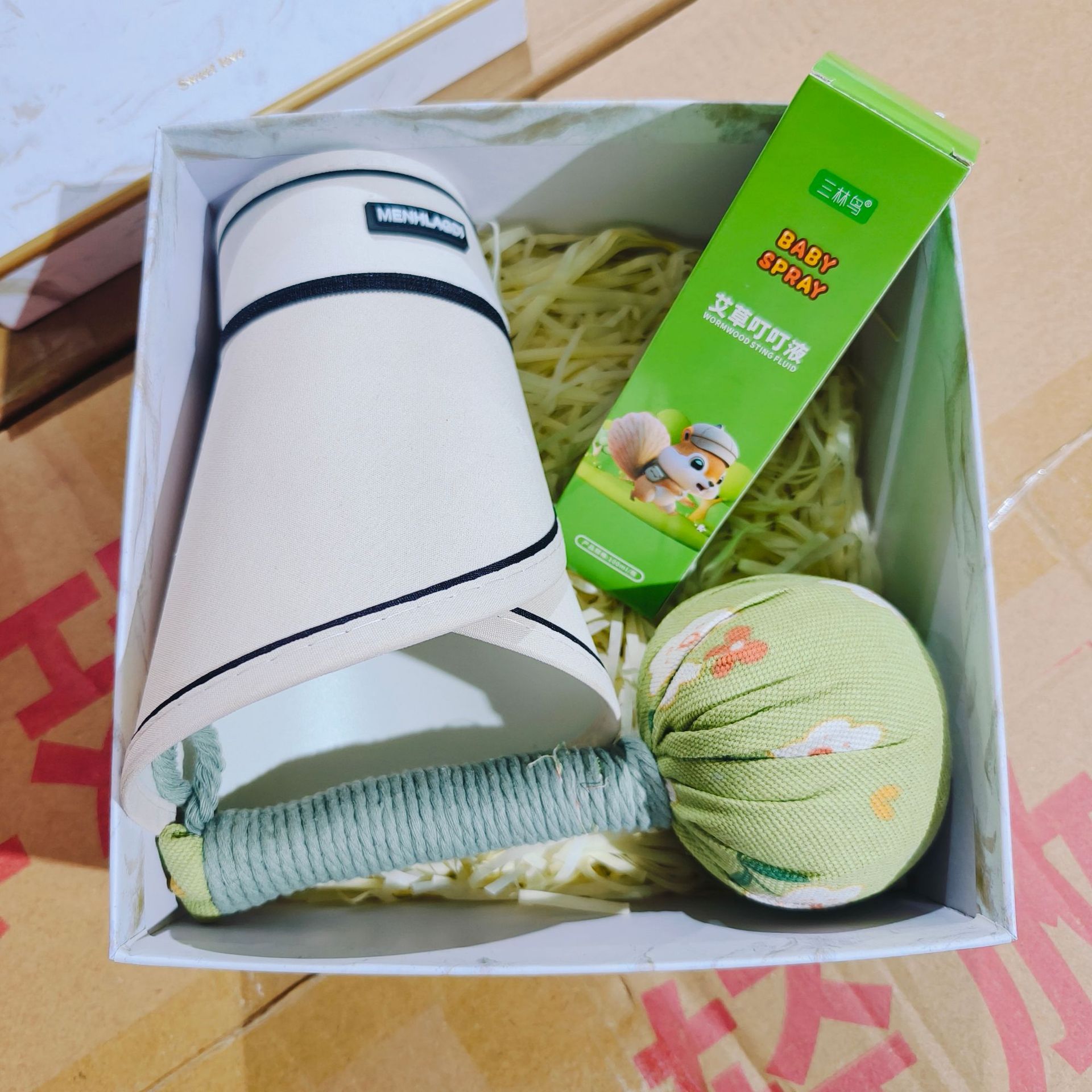 Picture of Business Accompanying Gift Set Practical Staff Birthday Welfare Gift Company Annual Meeting Creative Gift Wholesale Christmas