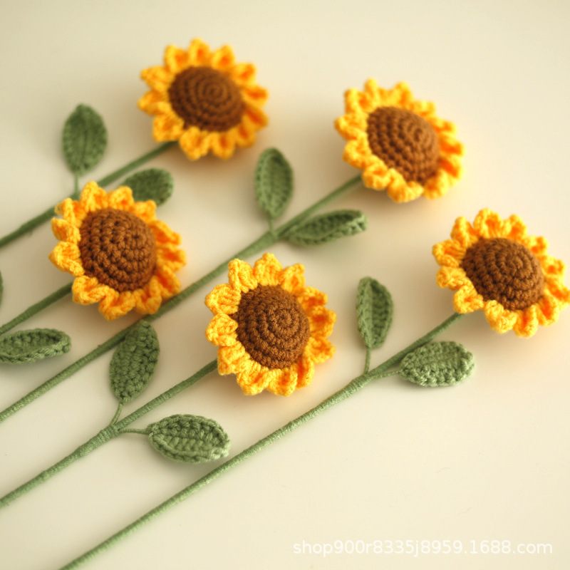 Hand-woven bouquet graduation gift wool flower sunflower crochet flower finished product stall wholesale simulation flower