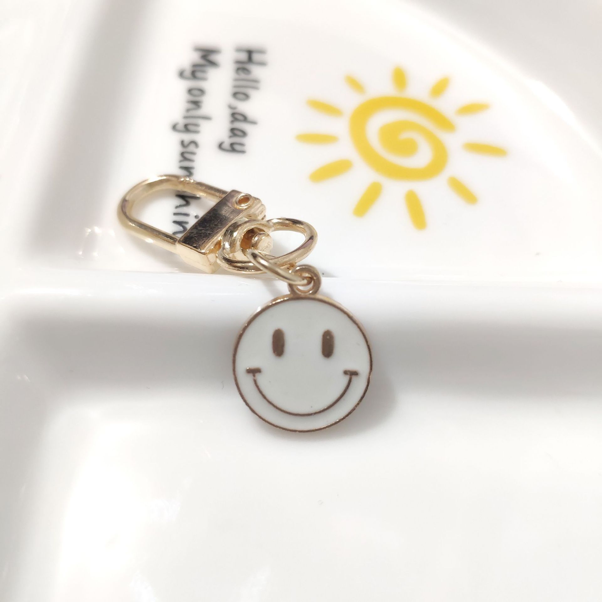 Picture of Cross-border e-commerce alloy color dripping smiley face keychain electroplated gold irregular expression bag pendant accessories