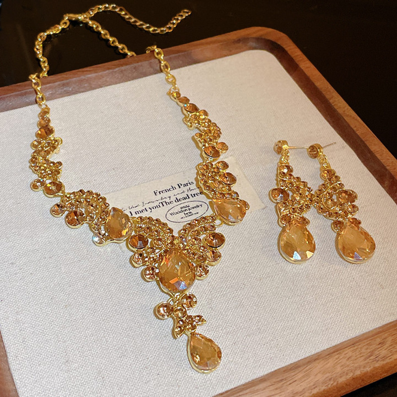 Picture of European and American light luxury high-end zircon jewelry suit necklace niche retro clavicle chain fashion Joker jewelry wholesale