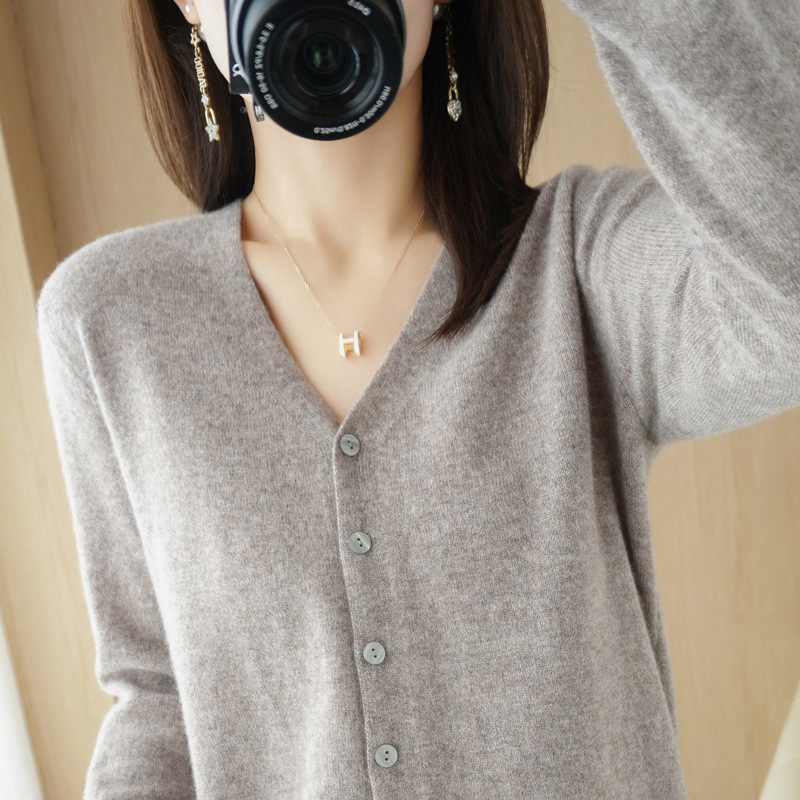 Picture of Cardigan Coat Women's Knitted Base Shirt V-Neck Long Sleeve Spring and Autumn 2025 New Style Outer Sweater Women's Korean Style