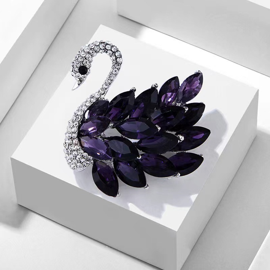 Korean Style Swan Brooch Crystal Pin High-End Light Luxury Brooch Gemstone Accessory Sweater Suit Elegant Personality Women