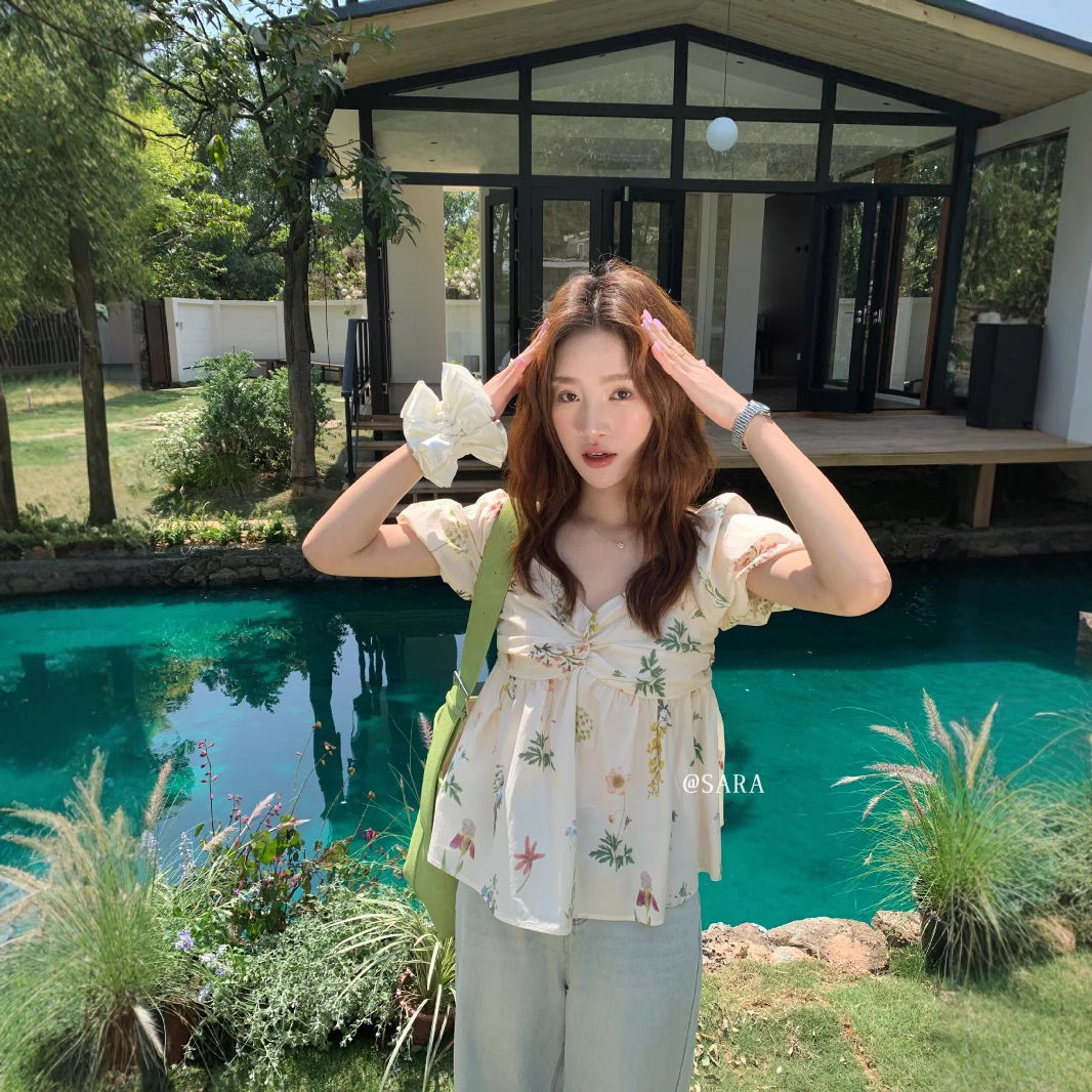 Plus-Size Gentle Puff Sleeve Shirt for Women, Summer Design, Age-Reducing, Beautiful Blouse for Chubby Women, Slimming Top That Hides Extra Flesh