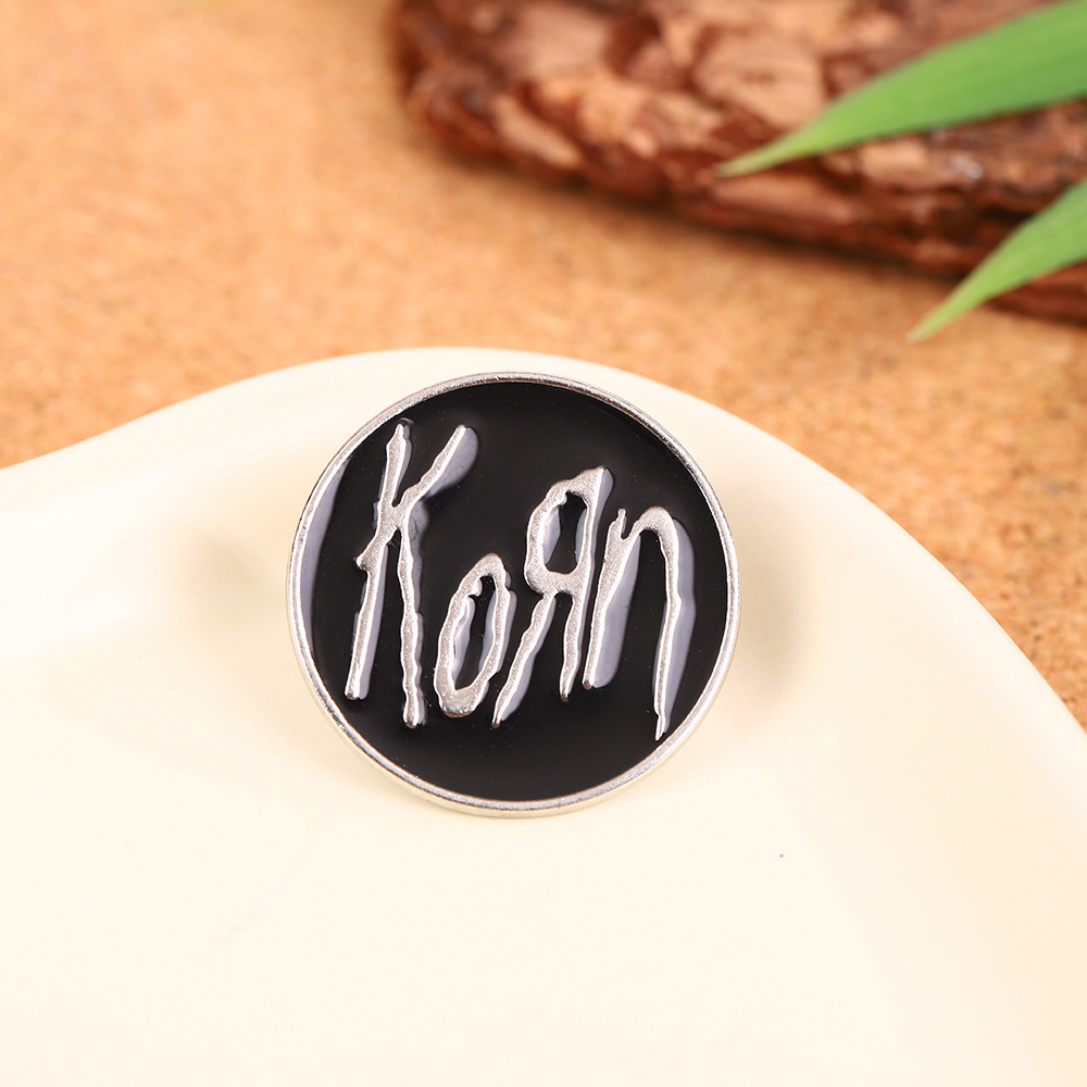 European and American Korn Band Brooch Niche Design Metal Brooch Fashion Versatile Clothing Accessories Pin Jewelry