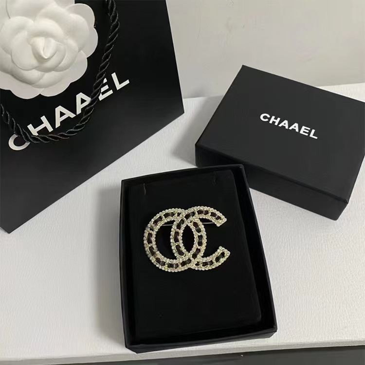 Picture of 2023 Autumn and Winter New High Quality Fragrance c Letter Brooch Retro Antique Chest All-match Simple High-end