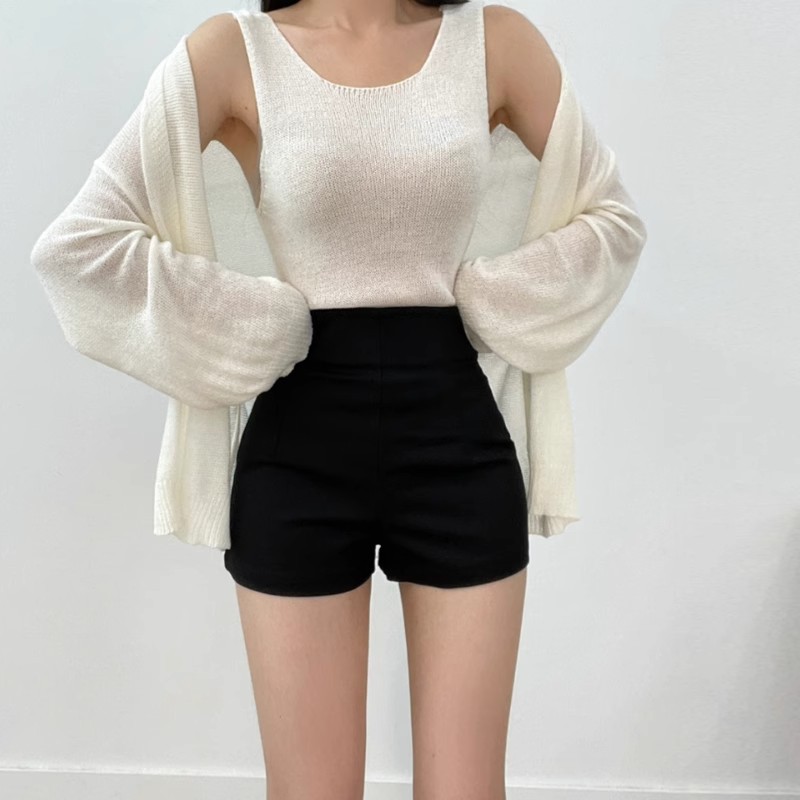 Black High-Waisted Slim Fit Elastic Waist Shorts for Women, Suitable for Autumn and Winter, Trendy Suit Style