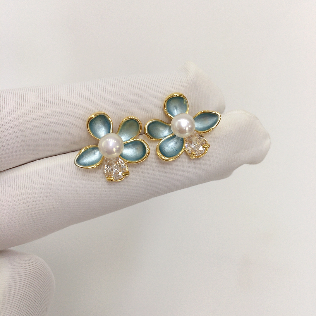 Picture of Zhuji Natural Freshwater Pearl Earrings Woman Morandi Color Fresh Zircon Flower Pearl Earrings 18K Bag
