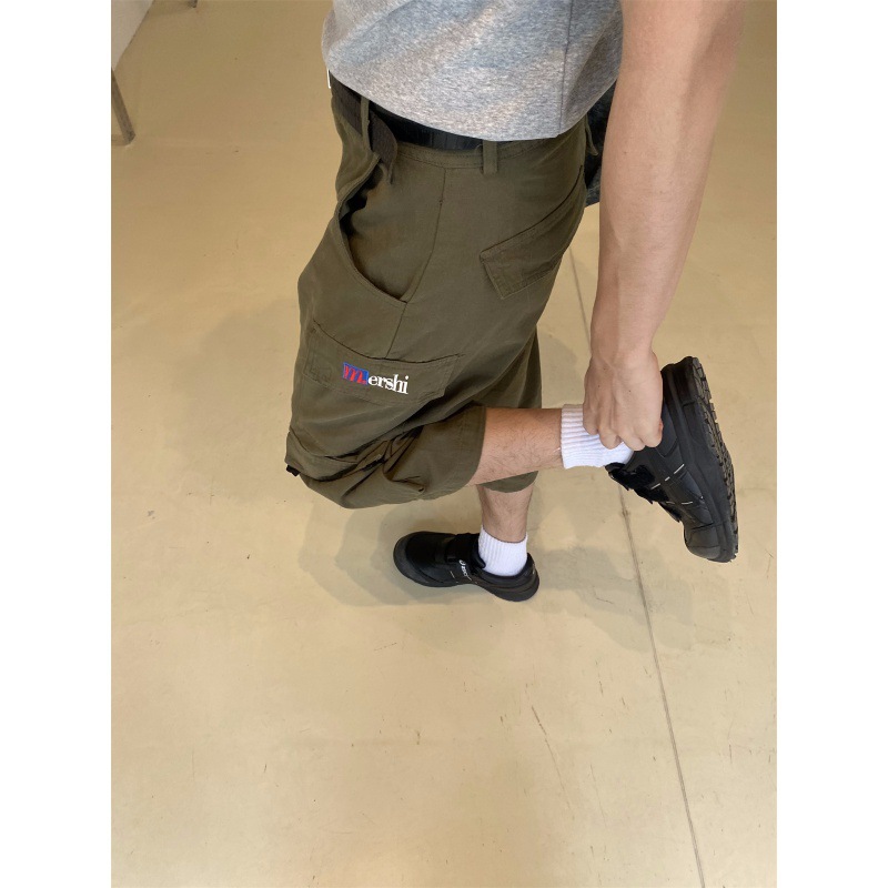 Picture of American Retro Street Six-point Casual Shorts Trendy Spring and Summer New Multi-pocket Cordwork Pants for Men and Women