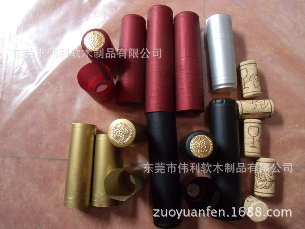 Manufacturers supply a set of PVC Heat Shrinkable cap Cork, wine cap Cork