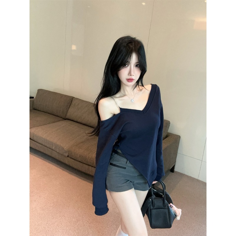 Picture of Oblique shoulder long sleeve T-shirt women's early autumn loose shoulder relaxation feeling hot girl sexy unique temperament top wholesale