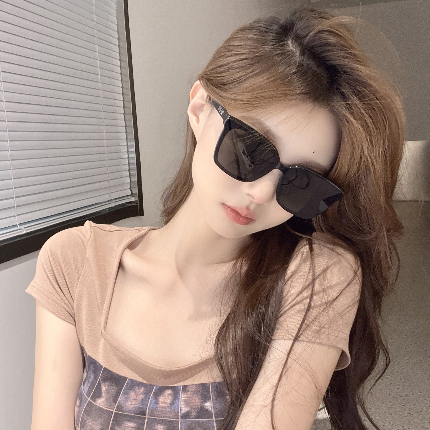 Picture of 2024 Explosions GM Plate Sunglasses Women's Slim Little Red Riding Book Star Same Style Dada Sunglasses Korean Style Void Fashion