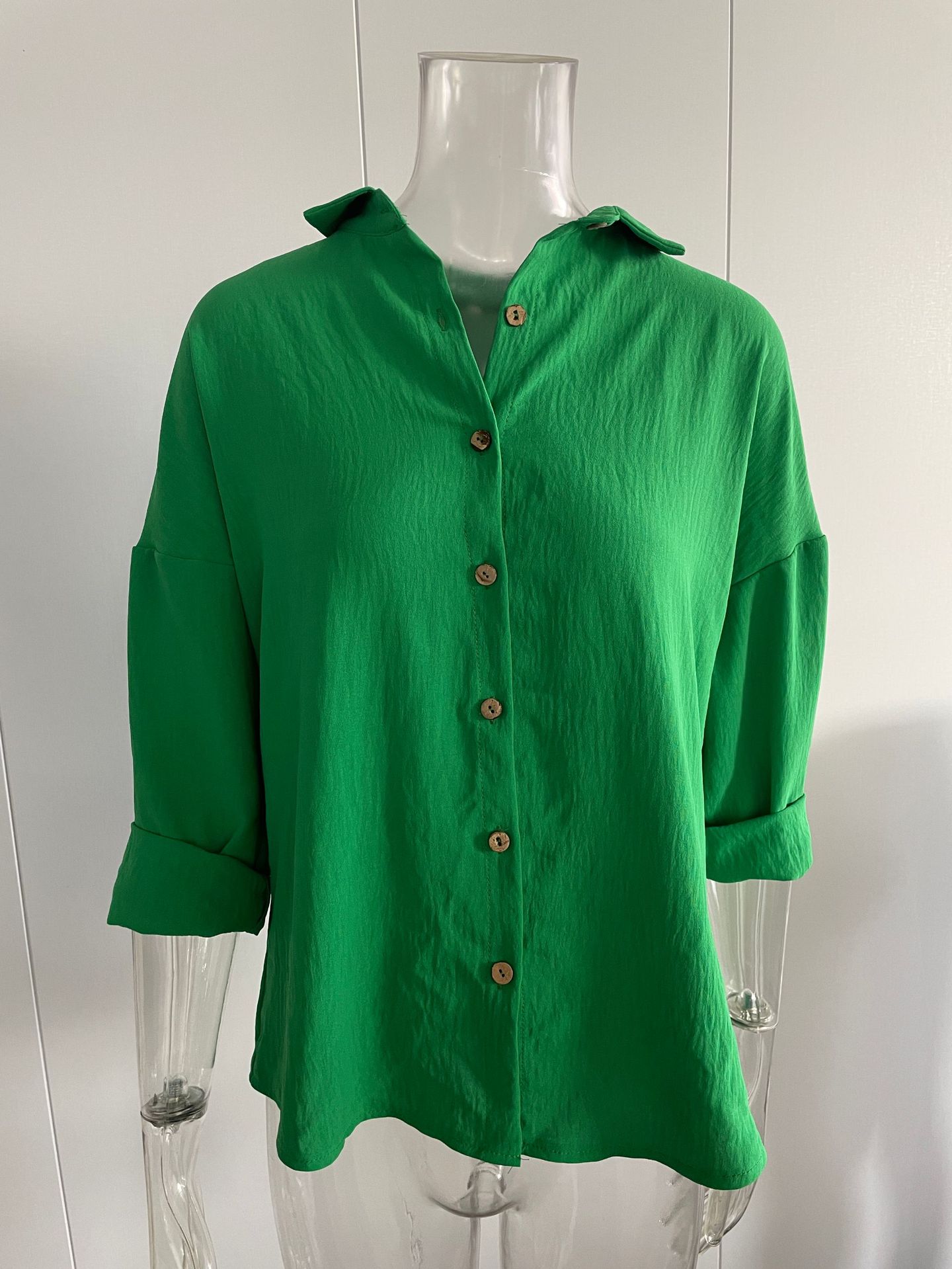 Picture of 2024 New Single-breasted Pleated Lapel Shirt Independent Station Explosions Women's Solid Color European and American Sleeve Top