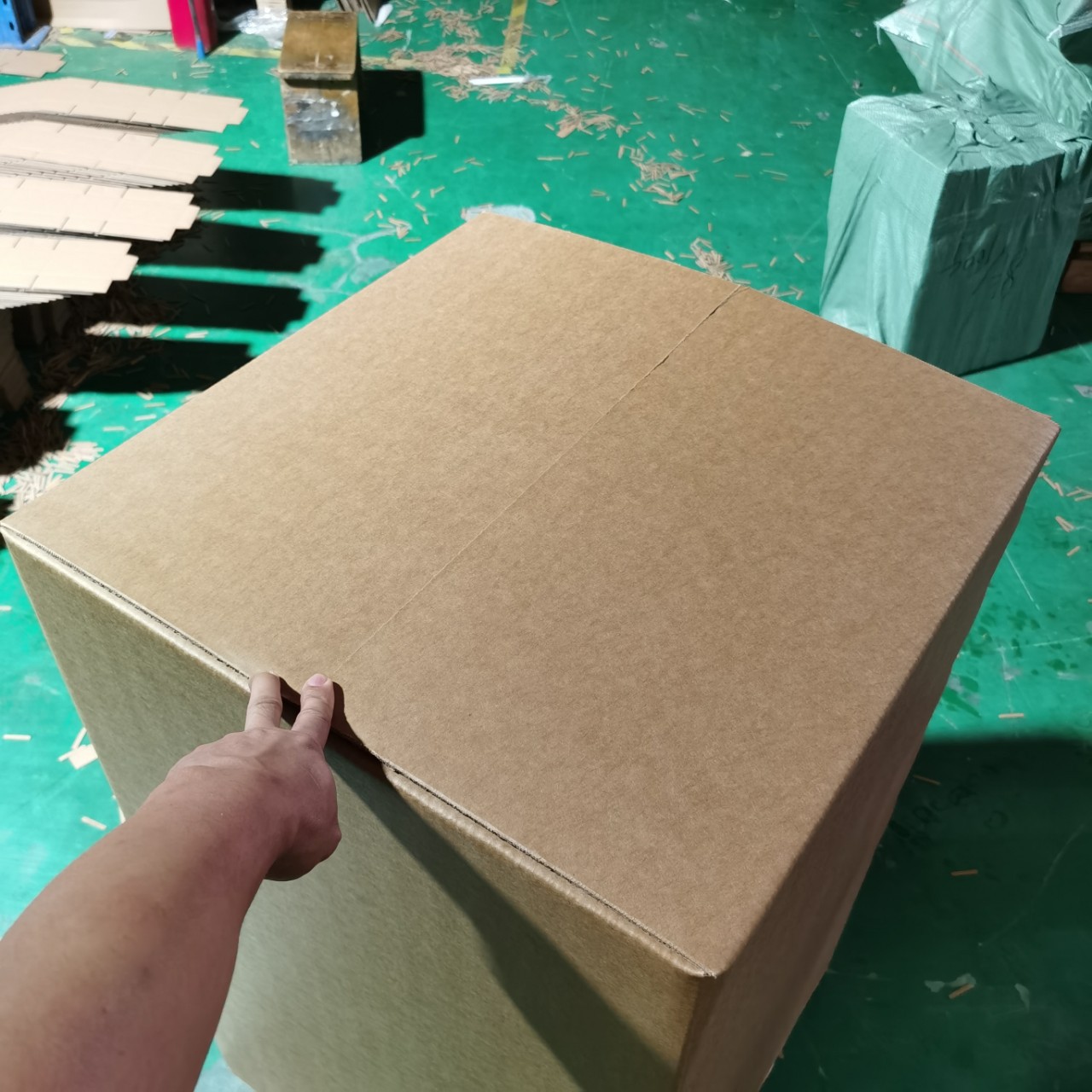 300g Kraft Five-Layer Heavy-Duty Cardboard Box 55X55X64Cm Shockproof Corrugated Express Box Thickened Heavy-Duty Logistics