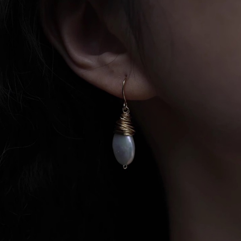Button Pearl Ear Hook Vintage Earrings Women Autumn and Winter Natural Freshwater Pearl Girl Baroque Birthday Gift