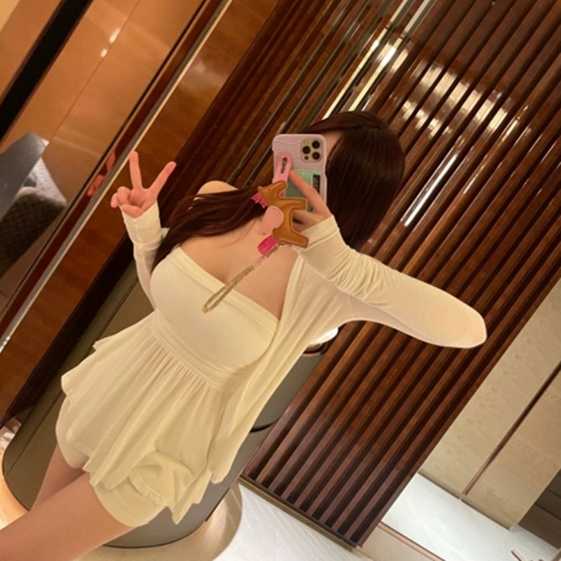 Picture of South Korea's Dongdaemun New Style Thin Slightly See-Through Long-Sleeved Sun Protection Cardigan Jacket + Slim Mo Chest Two-Piece Set for Women