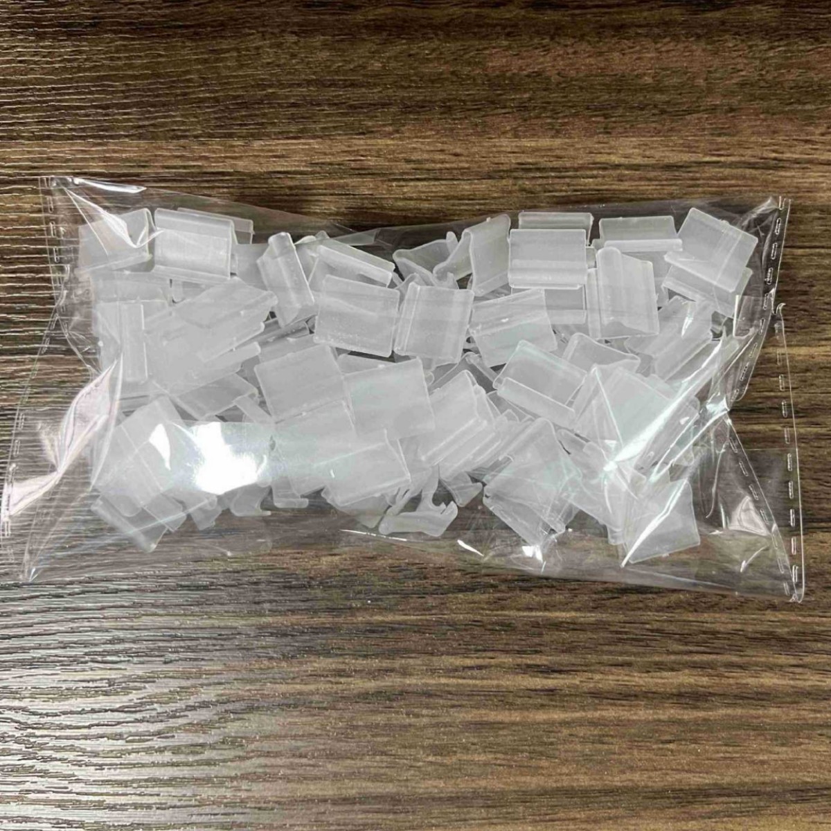 Picture of Balloon Plum Blossom Clip Flat Ring Buckle Wedding Room Layout Party Birthday Goods Decoration Modeling Buckle Card Clip Balloon Matching