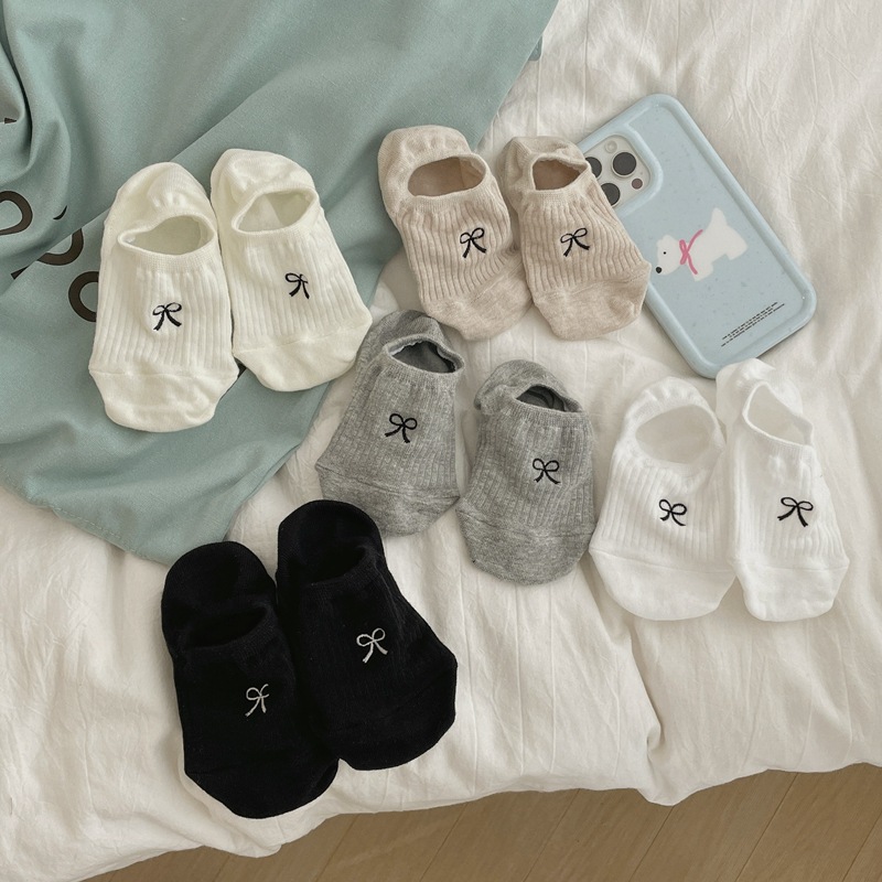 Spring and Summer New Korean Solid Color Bow Embroidered Silicone Non-slip Invisible Socks Women's Shallow Mouth Summer Boat Socks