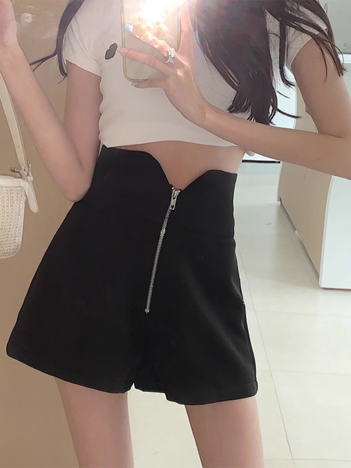 Black Sexy High Waist Design Sense Shorts Women's 2024 Spring New Slimming Sexy High-end Sense Hot Pants