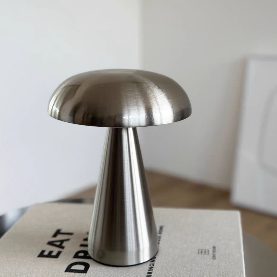 Cross-Border Popular Mushroom Lamp Atmosphere Bedroom Restaurant Cafe Bar Booth Touch Charging European Style Small Table Lamp