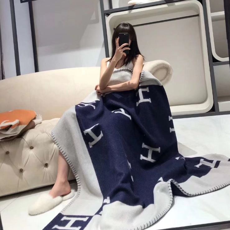 Picture of Cross-Border Amazon Fleece Blanket Single Blanket Air Conditioning Blanket Sofa Cover Blanket Nap Blanket H Letter Aviation Flight Blanket