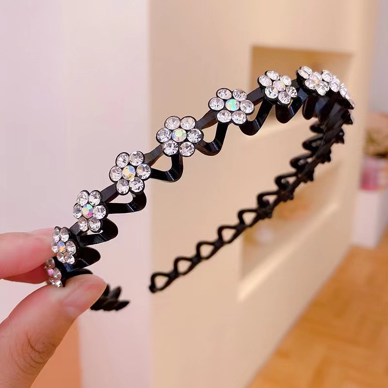 Picture of Pearl Rhinestone Headband for Women, Simple Retro Headband, Female Hairpin, Korean Internet Celebrity Elegant, Fairy Forest Style Super Fairy Headwear