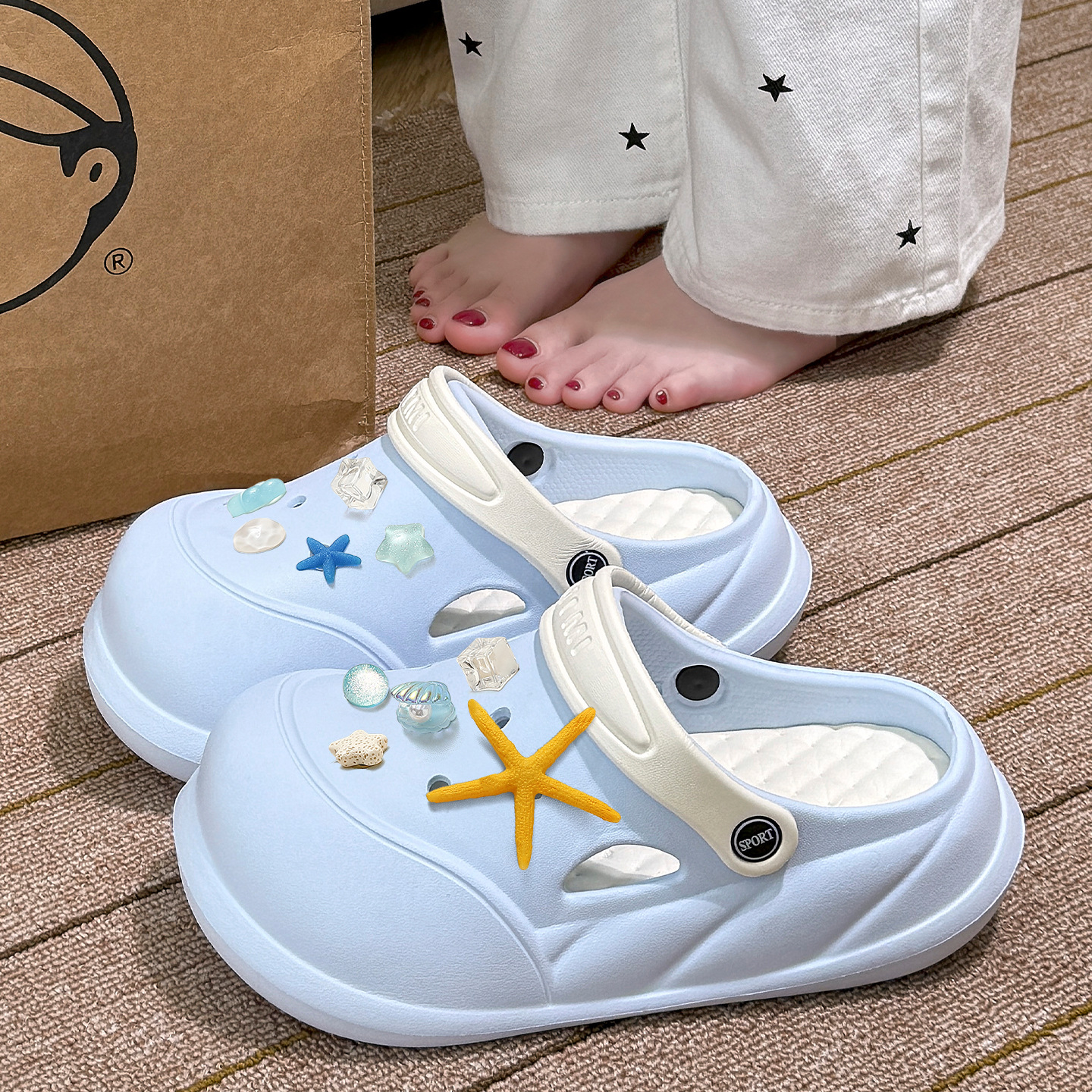 Thick-Soled Clogs, New Style, Non-Stinky Feet, Non-Slip, Breathable, Cute Style, Women's Outdoor Height-Showing Slippers, Can Be Worn with Accessories for Women