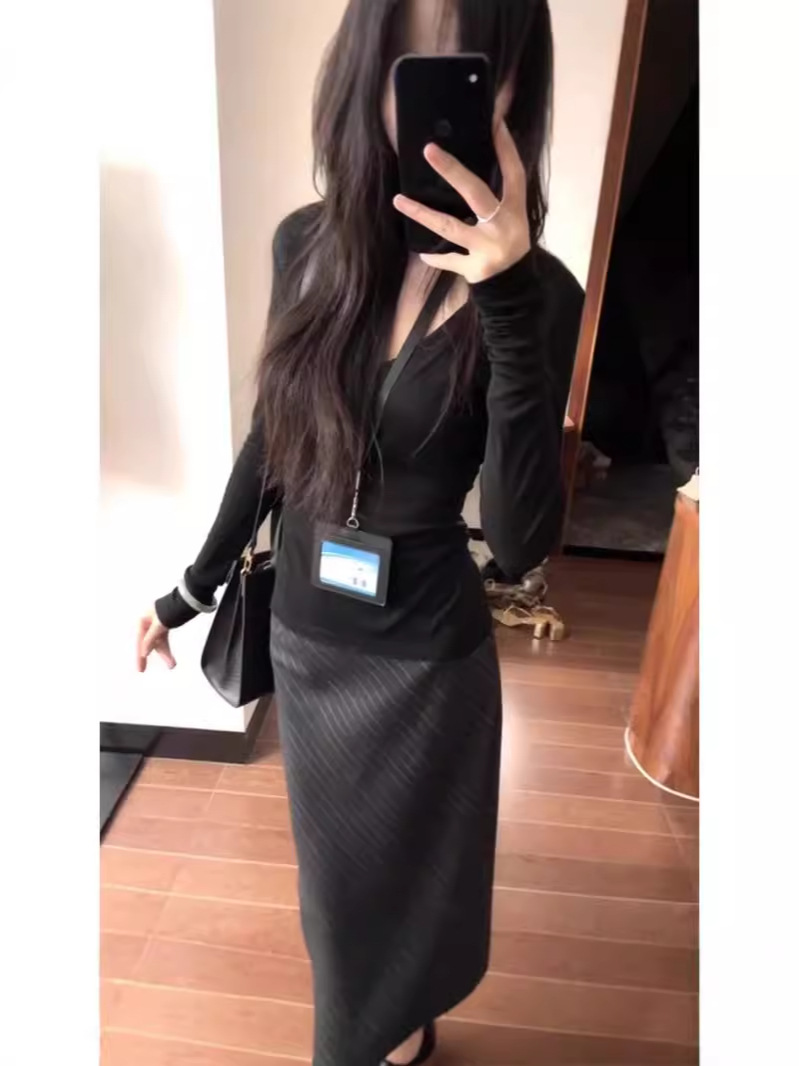 Picture of Solid Color Base Shirt with V-Neck Long-Sleeved Top Women's Spice Girls Shoulder Short T-Shirt Slim-Fit Waist-Tight Autumn Wear for Summer