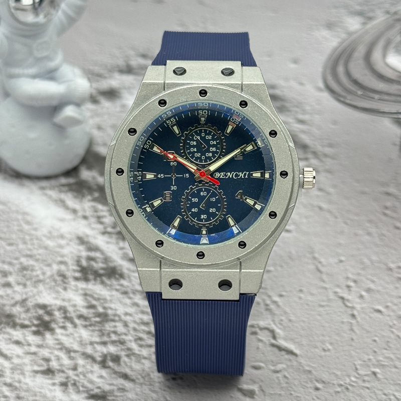 Picture of Cross-border foreign trade new fashion men's watch blue silicone strap casual sports quartz watch men wholesale