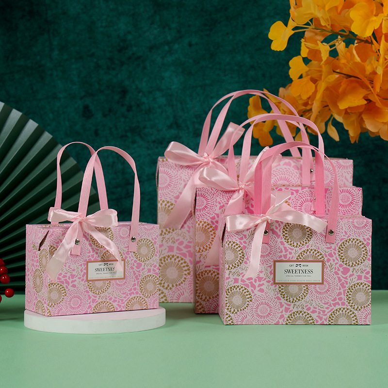 Picture of Hand gift box creative candy box wedding back gift box empty box wedding candy gift box candy box in stock wholesale
