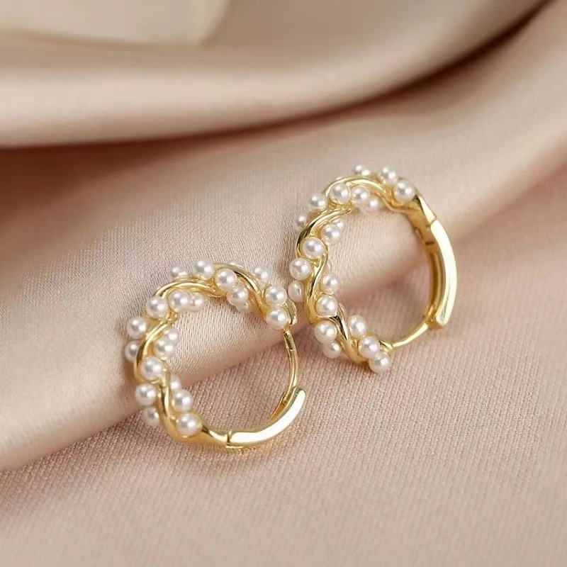 Japanese South Korea Light Luxury Elegant Circle Wrapped Pearl Earrings Women's New Fashionable Ear Ring Ear Buckle Design Simple Earrings