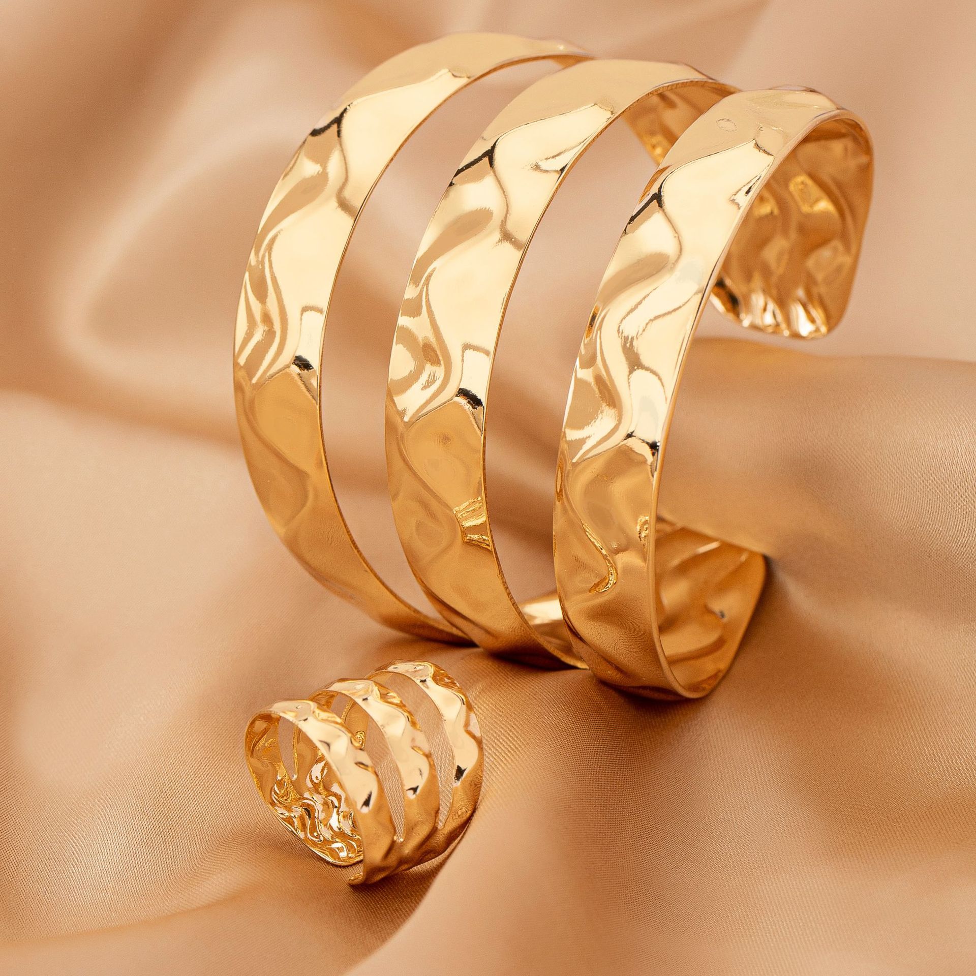 Picture of Amazon Cross-Border Hot Selling Irregular Hammered Pattern Open Ring Bracelet Set Women's Personalized Exaggerated Street Style Bracelets