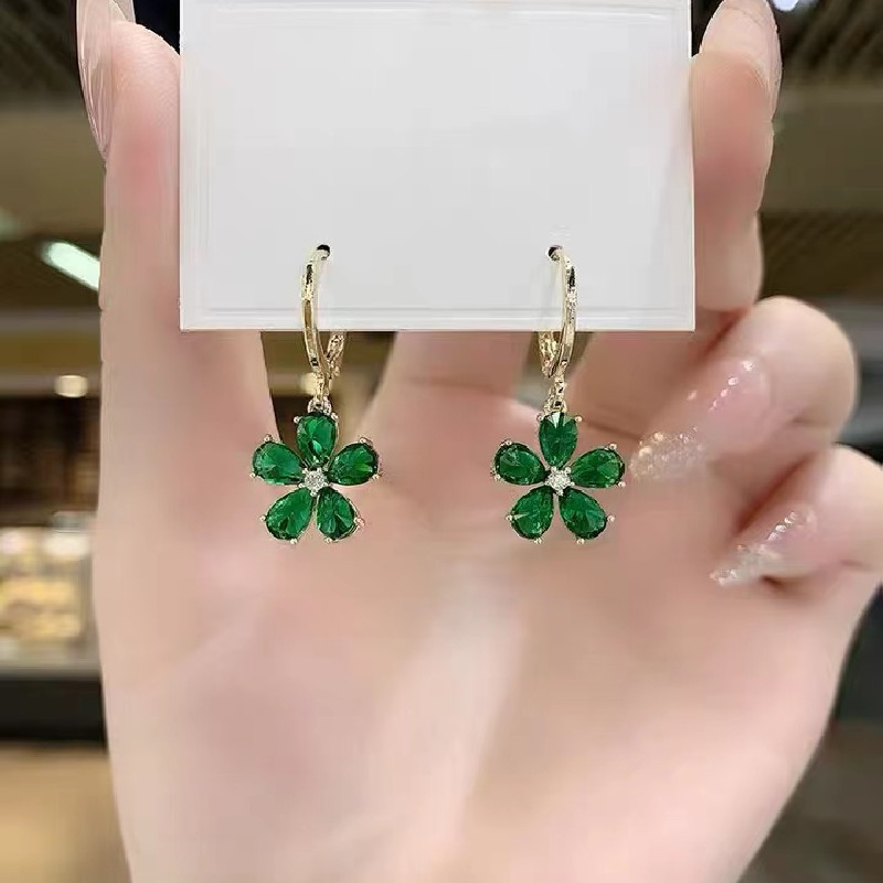 Fresh Flower fashion high-grade simple temperament earrings for Women New niche design light luxury earrings wholesale