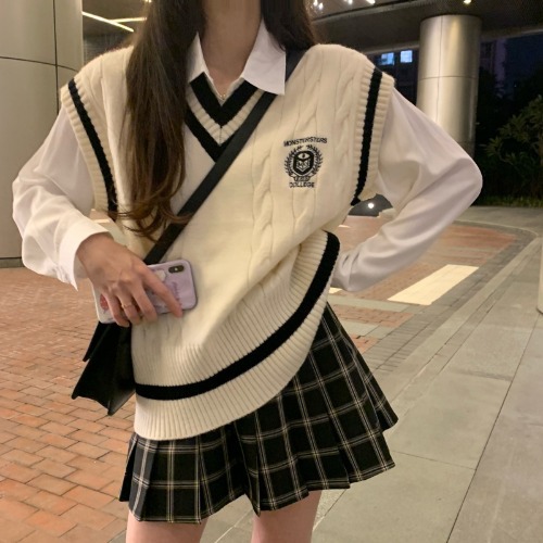 Picture of College Style Knitwear for Women Spring & Fall 2024 New Design Niche Knitwear Vest Vest Loose Outer Top