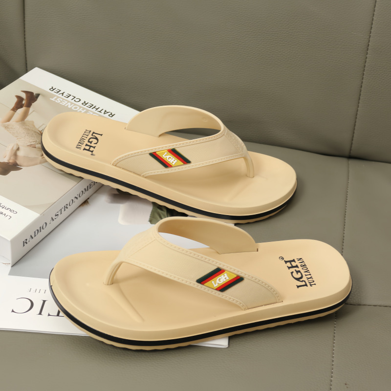 New Fashionable and Casual Men's Flip-Flops Men's Summer Outdoor Non-Slip and Anti-Odor Men's Slippers Indoor Bathing Sandals Men's Slippers