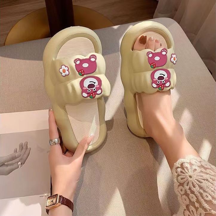 Picture of Strawberry Bear Slippers Women's 2024 New Summer Outerwear Couple Ins Shit-Feeling Home Indoor Sandals Deodorant