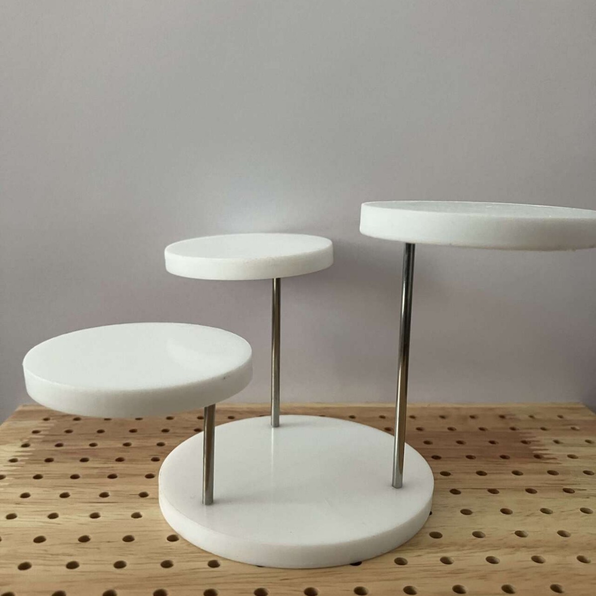 Picture of Acrylic round seat ring jewelry display stand small accessories jewelry tray desktop finishing storage display stand