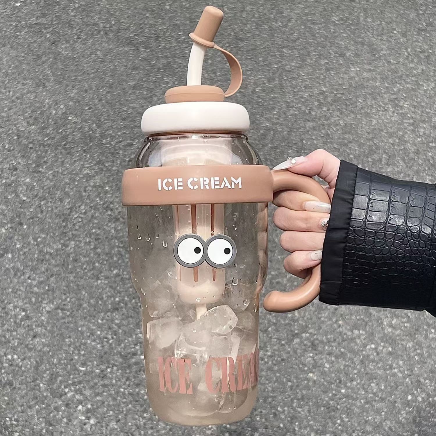 Picture of Net red belly cup high color value large capacity handle cup summer ice cup plastic straw cup 2025 new