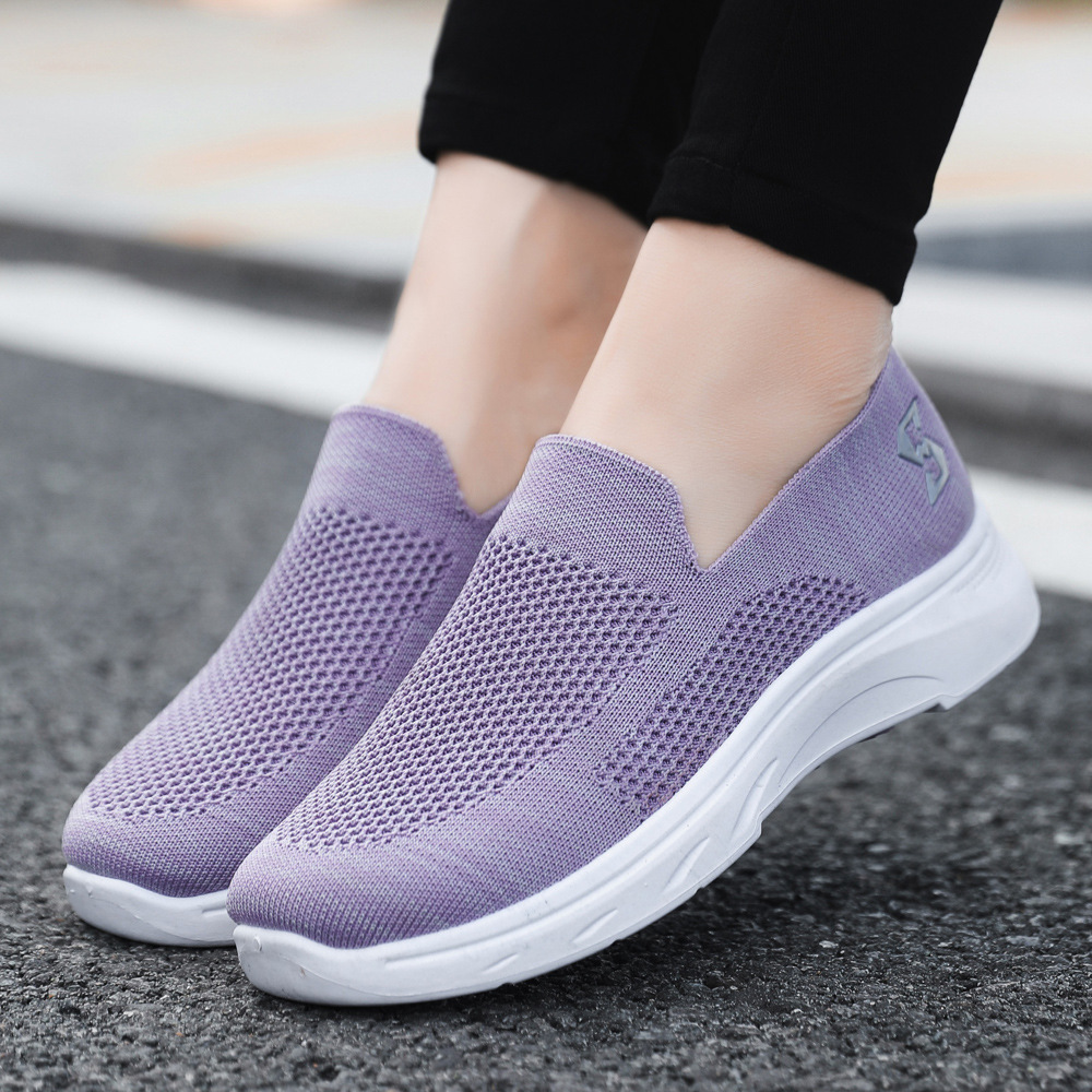 Picture of Spring and Autumn New Old Beijing Cloth Shoes for Men and Women Elderly Parents Slip-on Lazy Shoes with Lightweight and Breathable Soft Sole