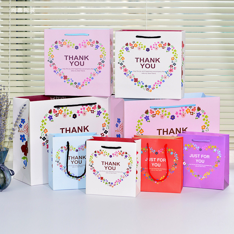 Factory wholesale exquisite gift bag white cardboard handbag packaging bag candy fruit bag back gift bag gift bag