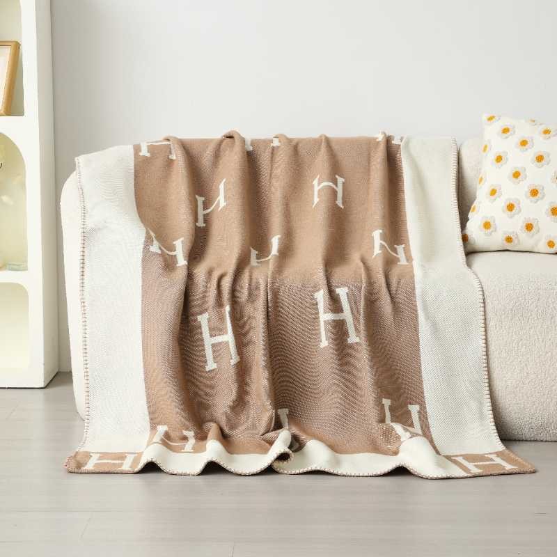 Picture of Cross-Border Amazon Fleece Blanket Single Blanket Air Conditioning Blanket Sofa Cover Blanket Nap Blanket H Letter Aviation Flight Blanket