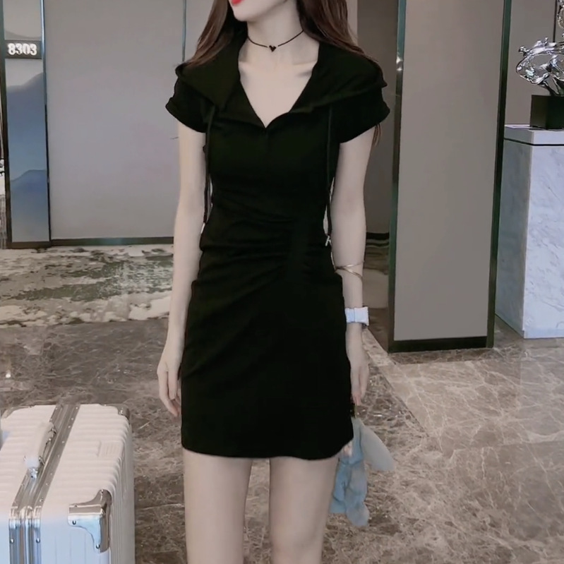 Sweet Spice Hooded dress 2024 Summer New Design Sense Small Waist Pleated Slim Hat Skirt