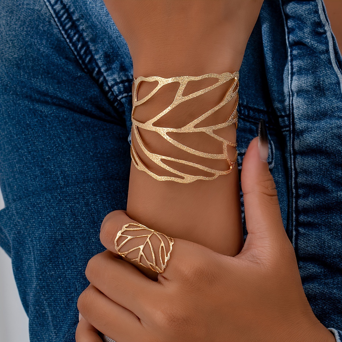 Europe and the United States foreign trade jewelry creative metal design sense hollow leaves lady opening ring bracelet jewelry suit