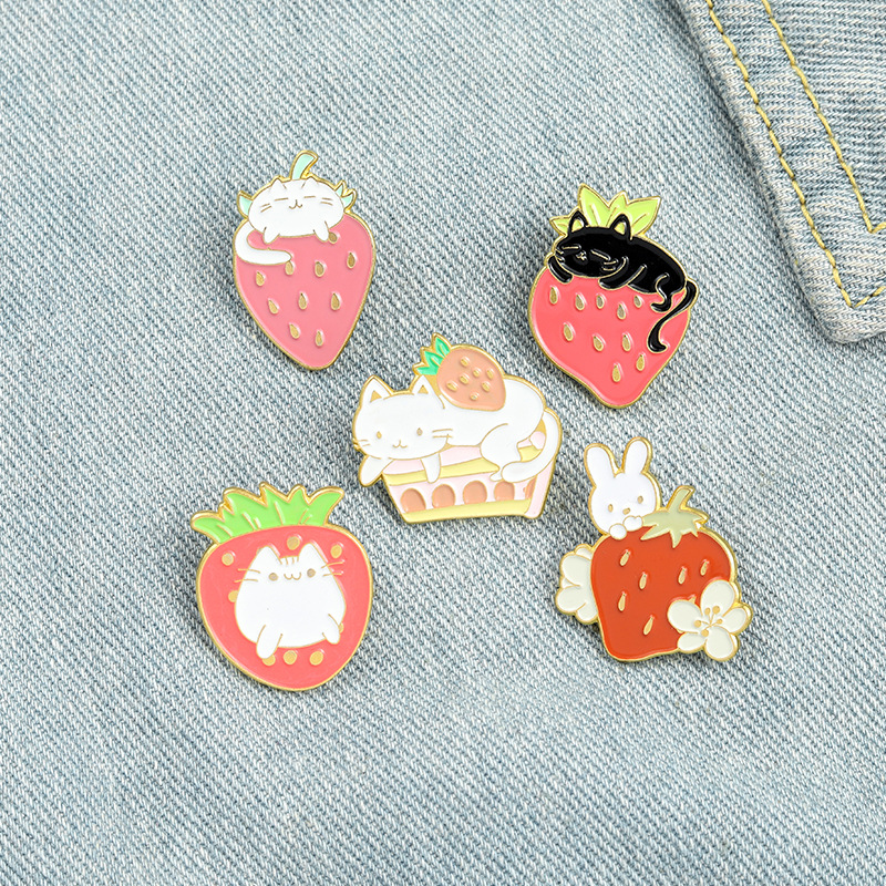 Cartoon Simple Creative Strawberry Series Alloy Brooch Cute Kitten Rabbit Versatile Accessories Paint Badge
