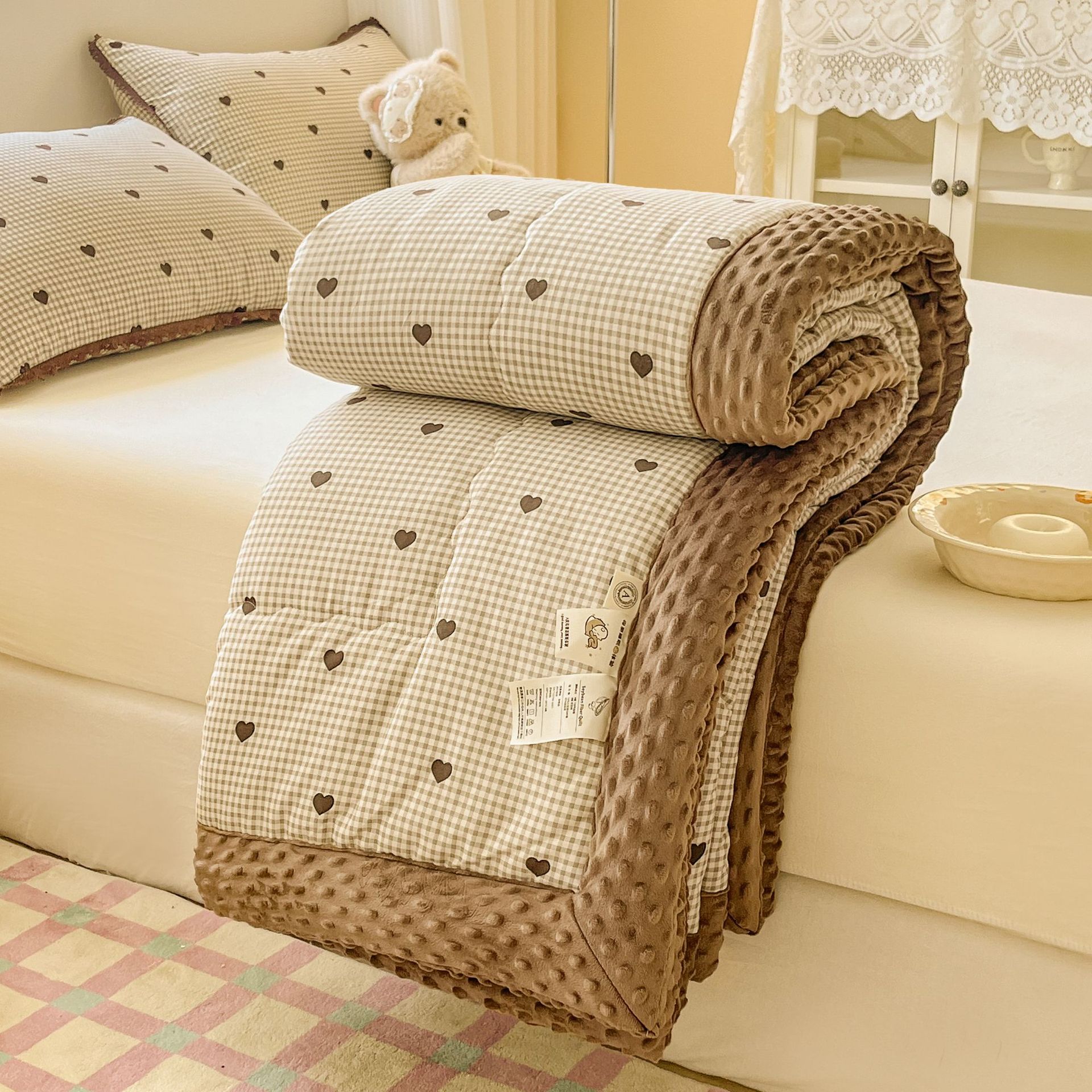 Picture of Class A cotton pea quilt household skin-friendly single double spring and autumn quilt thickened warm winter quilt thin air conditioning quilt wholesale